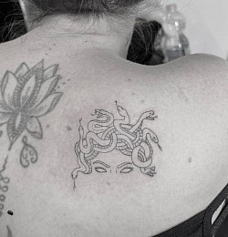 Smartattoo , tatuaggi , tatuaggio , tatuaggi bologna , tatuaggio bologna , fineline , handpoke ,  , Medusa