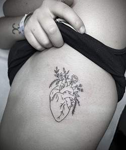 Smartattoo , tatuaggi , tatuaggio , tatuaggi bologna , tatuaggio bologna , fineline , handpoke , heart  , cuore  , amore ,