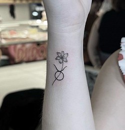 Smartattoo , tatuaggi , tatuaggio , tatuaggi bologna , tatuaggio bologna , fineline , handpoke , fiore , segno zodiacale , zodiaco