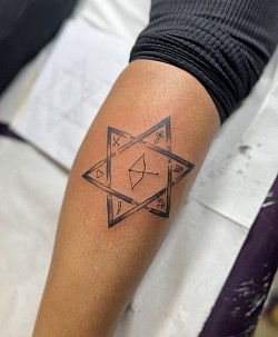 Smartattoo , tatuaggi , tatuaggio , tatuaggi bologna , tatuaggio bologna , fineline , handpoke , stella di David , esacolo