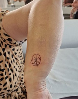 Smartattoo , tatuaggi , tatuaggio , tatuaggi bologna , tatuaggio bologna , fineline , handpoke , musica,  music,  guitar  , chitarra , fender , geonetric , heart , cuore , minimal , geometrico , emozioni , nerd , cartoon , star wars , guerre stellari