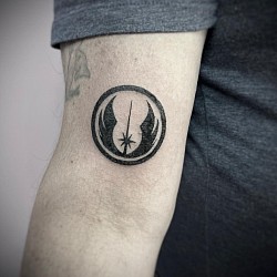 Smartattoo , tatuaggi , tatuaggio , tatuaggi bologna , tatuaggio bologna , fineline , handpoke , animal , leone , lion , carillon , nerd , cartoon , fumetti , star wars , guerre stellari