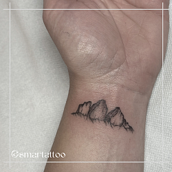 Smartattoo , tatuaggi , tatuaggio , tatuaggi bologna , tatuaggio bologna , fineline , handpoke  , sottili  , crazy , sfumato ,  tre cime , 3 cime , lavaredo , montagna , mounta8n , passione , natira , nature